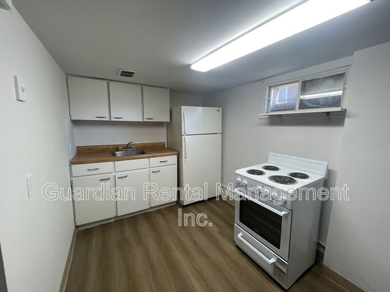 179 Frederica St E in Thunder Bay, ON - Building Photo