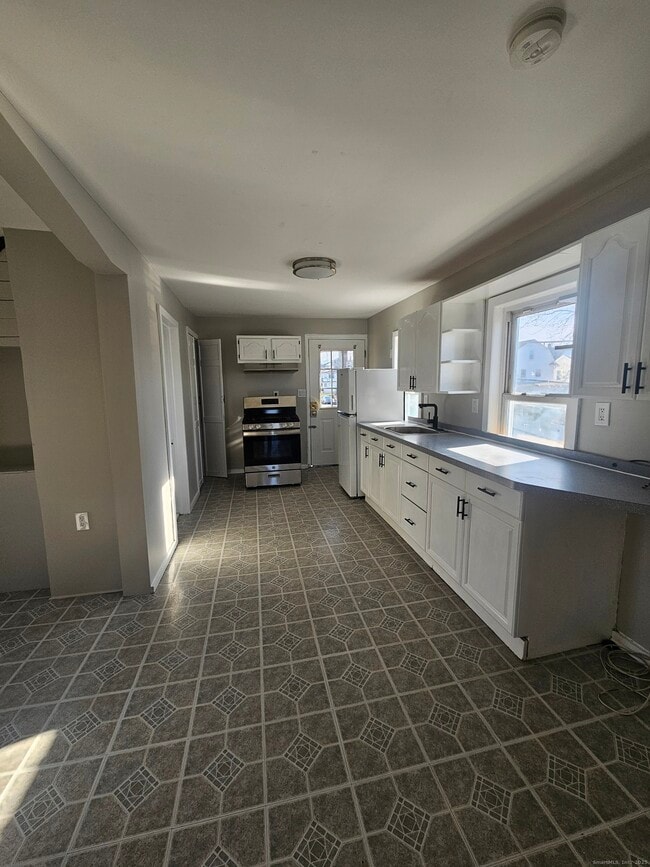 370 Bruce Ave in Stratford, CT - Foto de edificio - Building Photo