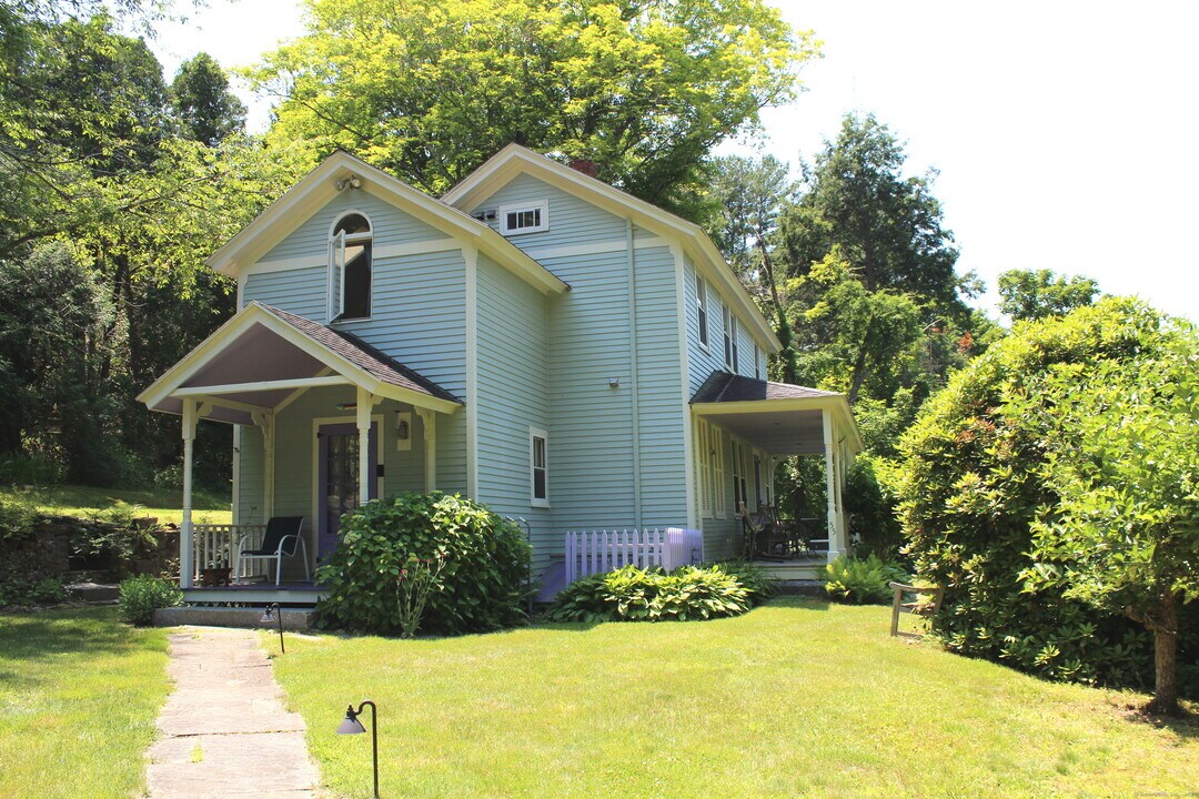 55 Liberty St in Chester, CT - Building Photo