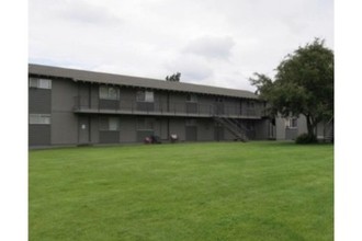 Eagle Rock Apartments in Redmond, OR - Building Photo - Building Photo