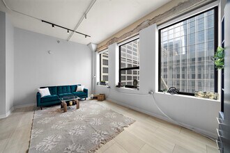 705 Main St, Unit #605 in Houston, TX - Foto de edificio - Building Photo