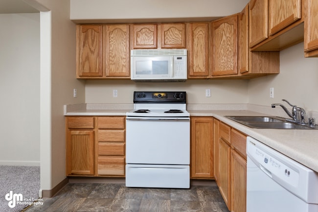 7016 Weimer Rd in Anchorage, AK - Foto de edificio - Building Photo