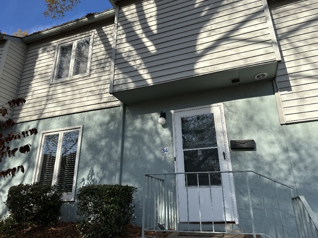 1921 Mereview Ct in Charlotte, NC - Building Photo - Building Photo