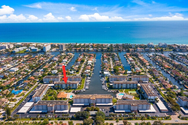 910 Dogwood Dr in Delray Beach, FL - Building Photo - Building Photo