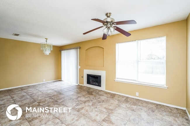 8520 Gatlinburg Dr in Fort Worth, TX - Foto de edificio - Building Photo