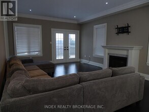 24 Lloyd Sanderson Dr in Brampton, ON - Building Photo - Building Photo