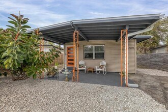 2305 Novus St in Sarasota, FL - Building Photo - Building Photo