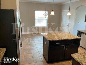 1076 Riviera Dr in Calera, AL - Foto de edificio - Building Photo