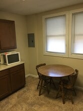 365 National Rd in Wheeling, WV - Foto de edificio - Building Photo