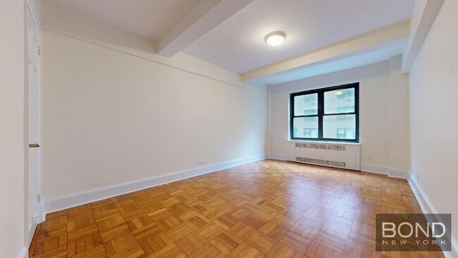 141 E 56th St in New York, NY - Building Photo - Building Photo
