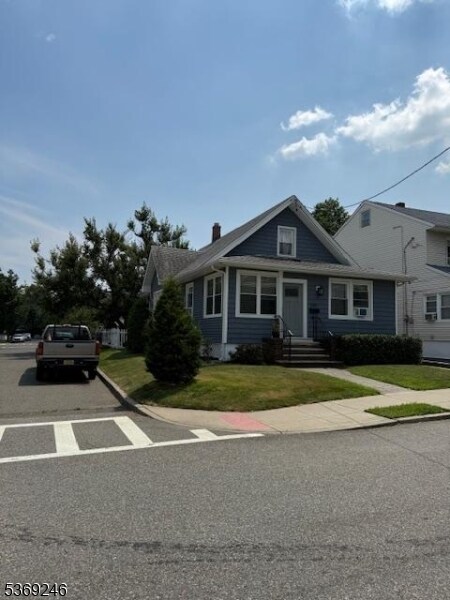191 E 9th St in Clifton, NJ - Building Photo - Building Photo
