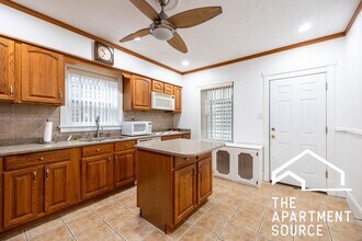 2305 N Melvina Ave, Unit 1 in Chicago, IL - Foto de edificio - Building Photo