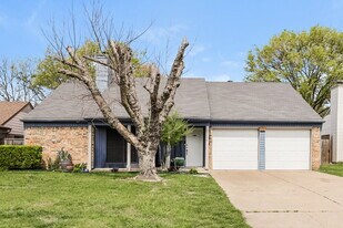 2534 Bentley Dr in Grand Prairie, TX - Building Photo