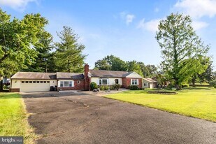 5601 Dawes Ave in Alexandria, VA - Building Photo