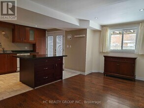 4 Pine Bough Manor in Richmond Hill, ON - Building Photo - Building Photo