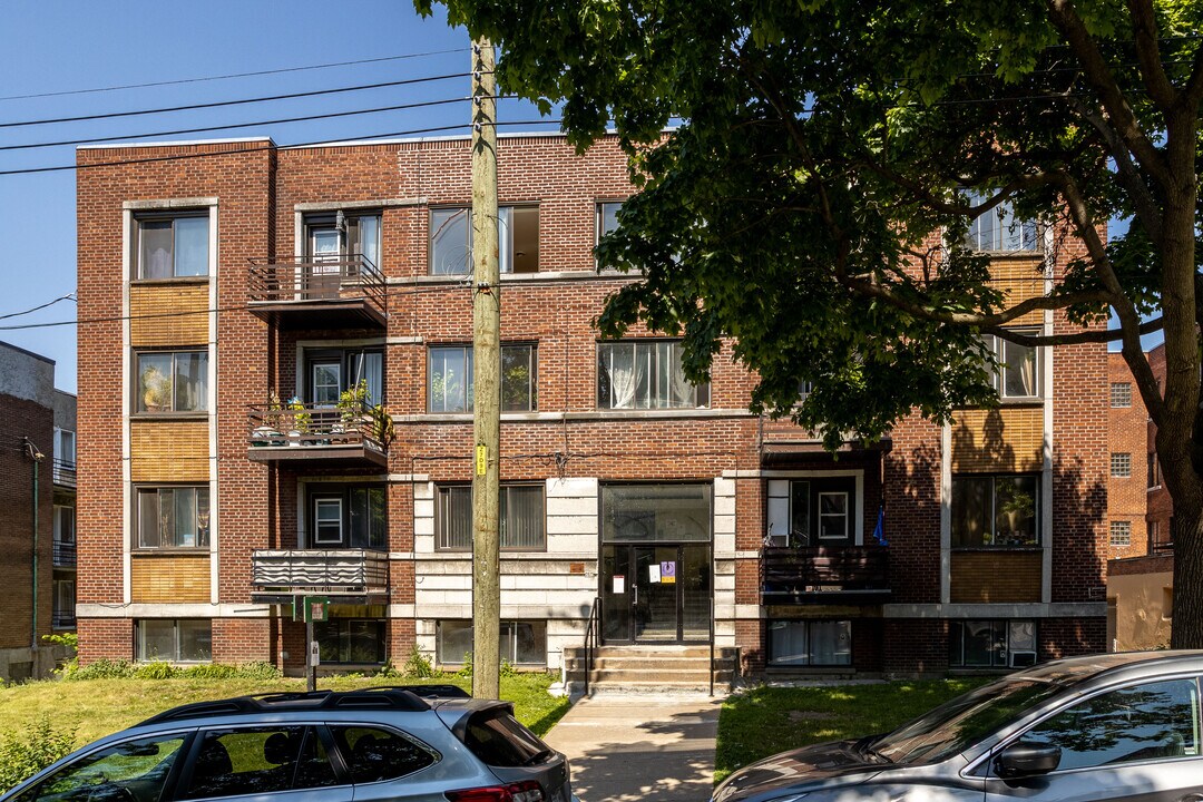 3975 Dupuis Av in Montréal, QC - Building Photo
