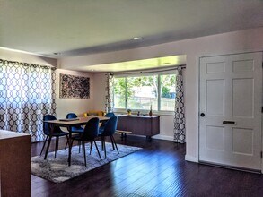 6532 Gross Ave in Los Angeles, CA - Building Photo - Building Photo