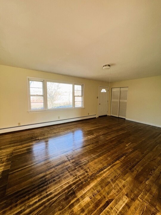 341 Tamarack Rd in Pittsfield, MA - Building Photo