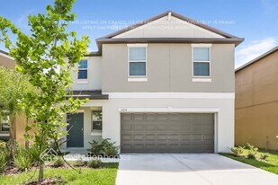 11234 Riley Pines Cir in Gibsonton, FL - Building Photo