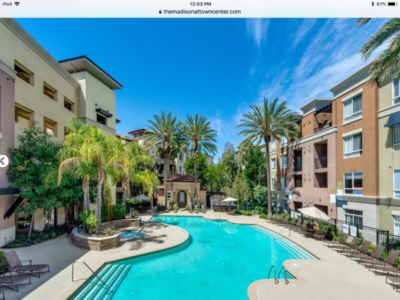 24507 Town Center Dr in Santa Clarita, CA - Building Photo