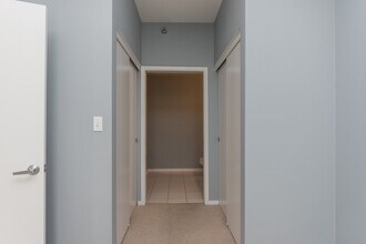 1 E 8th St, Unit 1003 in Chicago, IL - Building Photo - Building Photo
