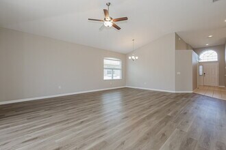 1243 Maximilian Dr in Zephyrhills, FL - Building Photo - Building Photo