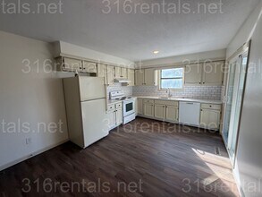 3113-3115 S Bunker Hl Dr in Wichita, KS - Building Photo - Building Photo