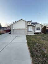 7266 Wimbledon Ct in West Jordan, UT - Building Photo