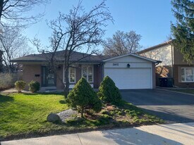 2602 Council Ring Rd in Mississauga, ON - Building Photo