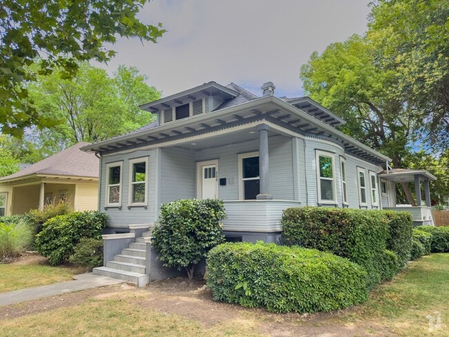 property at 421 E 4th St