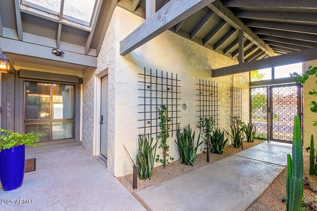 property at 5822 N Scottsdale Rd