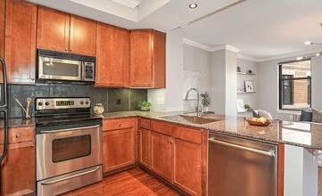 400 Massachusetts Ave NW, Unit 1109 in Washington, DC - Foto de edificio - Building Photo