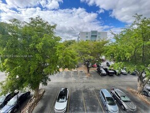 9001 SW 77th Ave in Miami, FL - Building Photo - Building Photo