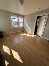 107 Elizabeth St-Unit -4 in Eau Claire, WI - Foto de edificio - Building Photo