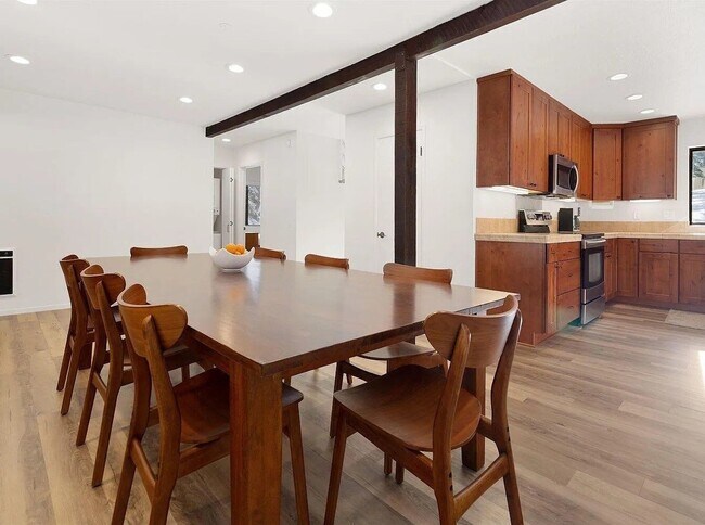 383 Canyon Blvd in Mammoth Lakes, CA - Foto de edificio - Building Photo