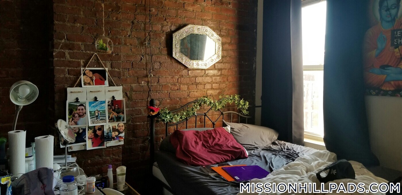 890 Huntington Ave in Boston, MA - Building Photo