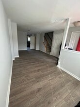 14222 Autumn Cir in Centreville, VA - Foto de edificio - Building Photo