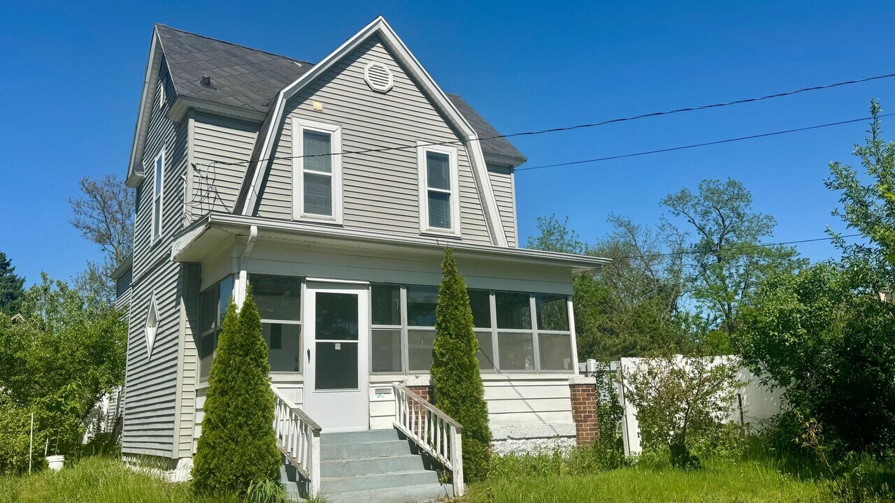 527 James Ave SE in Grand Rapids, MI - Building Photo