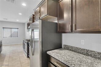 9404 Sand Tiger Ave in Las Vegas, NV - Foto de edificio - Building Photo