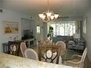 218 Gabriel Cir in Naples, FL - Foto de edificio - Building Photo