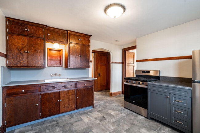 2213 S 72nd St in West Allis, WI - Building Photo - Building Photo