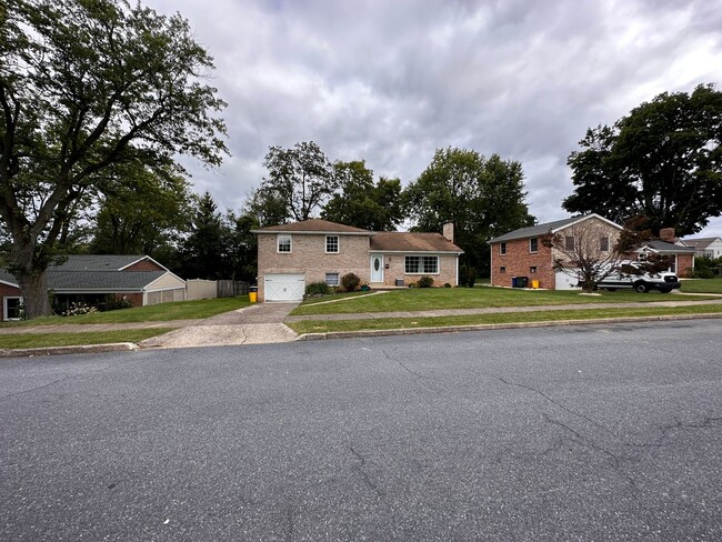 2128 Milltown Rd in Camp Hill, PA - Building Photo - Building Photo