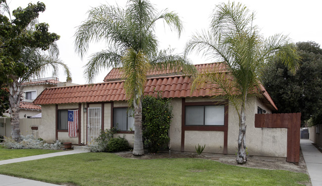 8072 Constantine Dr in Huntington Beach, CA - Building Photo - Building Photo