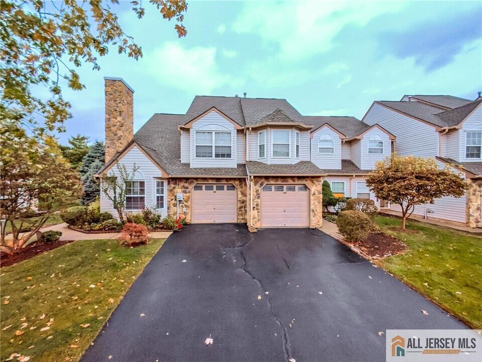 312 Pegasus Rd in Piscataway, NJ - Building Photo