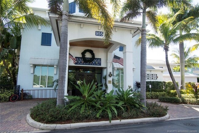 975 NW Flagler Ave