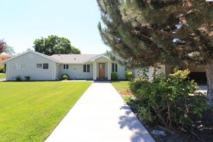 4620 W Riverhaven St in Pasco, WA - Building Photo