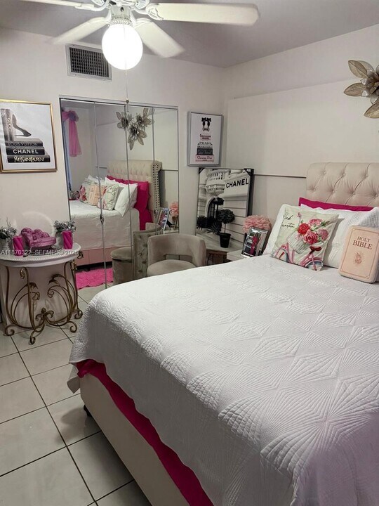 1710 NE 191st St in Miami, FL - Foto de edificio