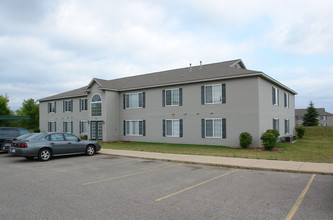 Eastfield Oaks Apartments in St. Johns, MI - Building Photo - Building Photo