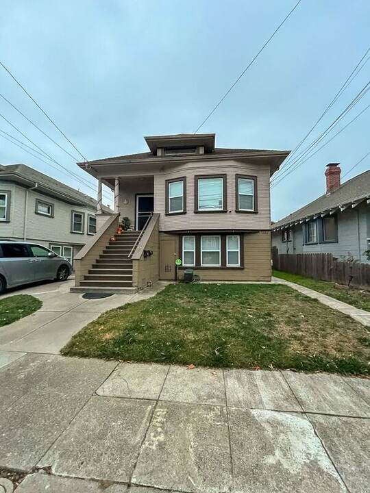 1512 Pacific Ave in Alameda, CA - Building Photo