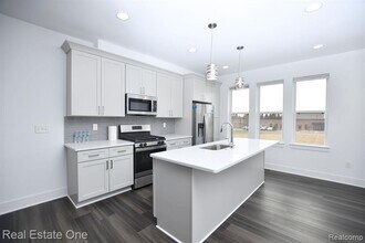 2904 Zana Dr in Troy, MI - Building Photo - Building Photo